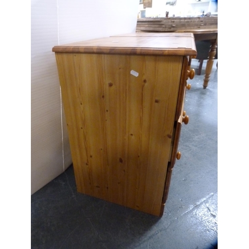 418 - Pair of pine three-drawer bedside cabinets.