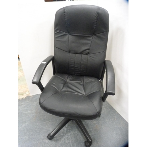 426 - Black revolving office chair.