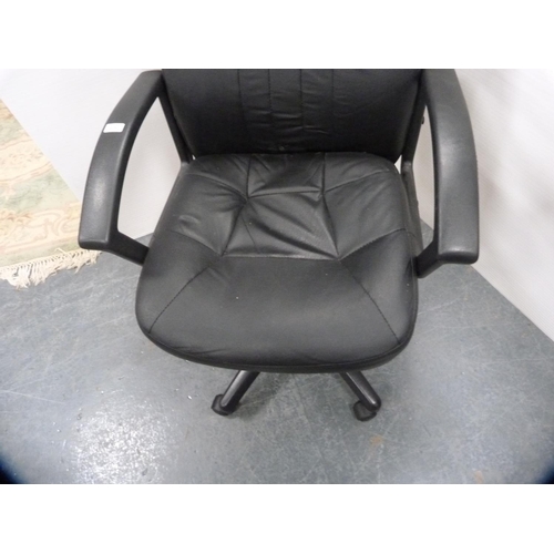 426 - Black revolving office chair.