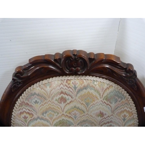 433 - Victorian mahogany spoon-back nursing chair, 110cm high.