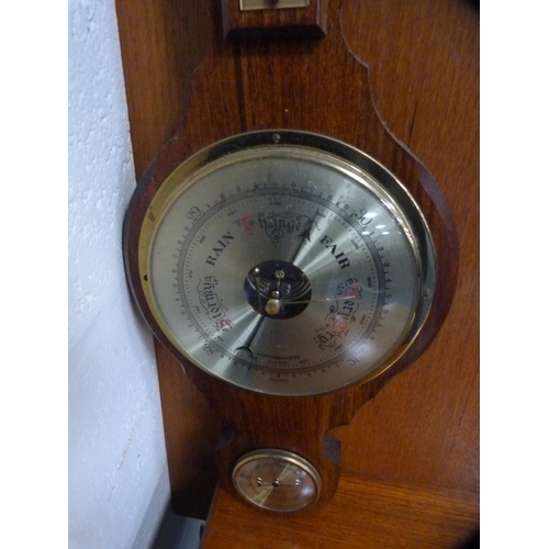 57 - Reproduction barometer.