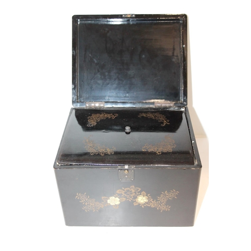 51 - Japanese lacquered bird and floral decorated storage box.