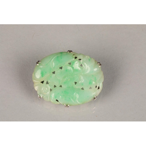 114 - Ladies carved jade brooch