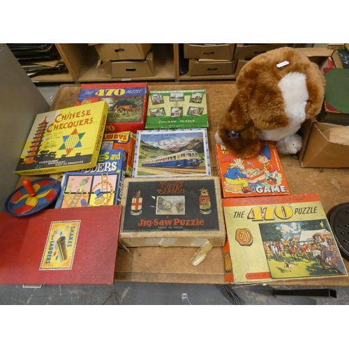 187 - Large box of vintage games and jigsaws.