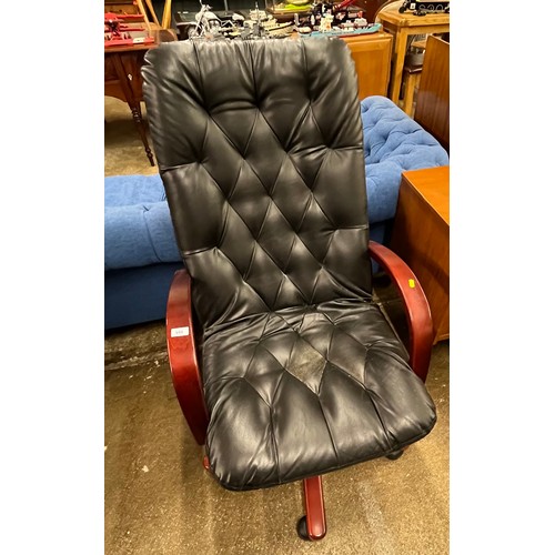 599 - Quilted leather effect open arm office chair