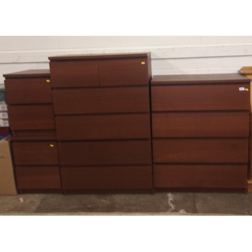 639 - Four piece mahogany effect bedroom suite