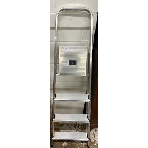 618 - Aluminum step ladder