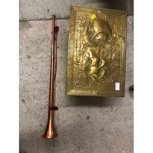 642 - Brass coal box and copper and brass hunting horn