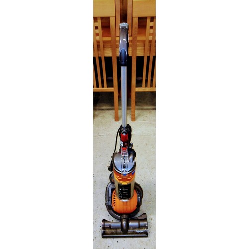 644 - Dyson floor standing vacuum cleaner