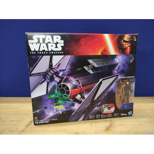 89 - Star Wars - Two 'The Force Awakens' Hasbro boxed Starfighters comprising of Resistance A-Wing B4006 ... 