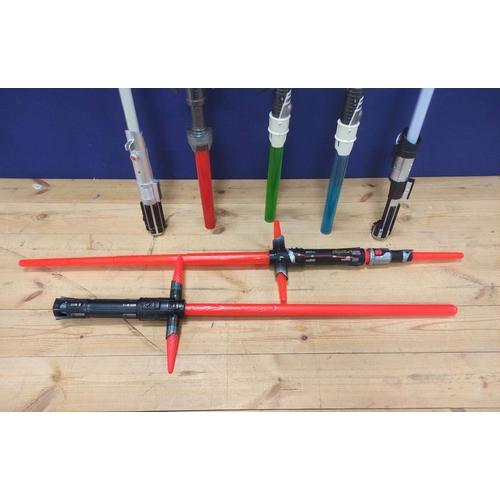 107 - Star Wars - Quantity of toy light sabers to include two General Grievous double sabers, two Kylo Ren... 