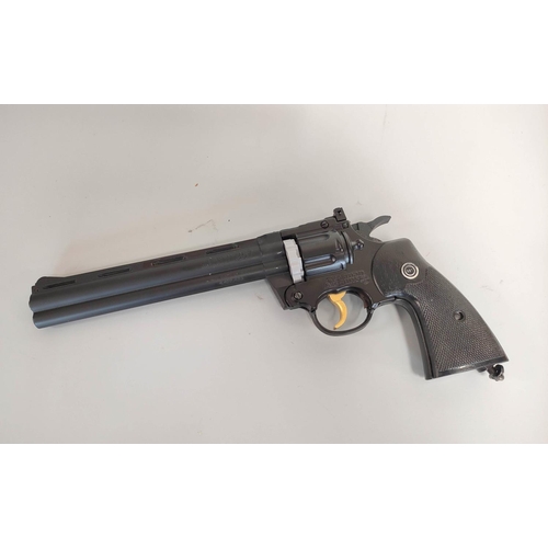 450 - Daisy Powerline 44 .171 calibre Co2 pellet revolver in case, No 069500969 and another by Crossman Ai... 