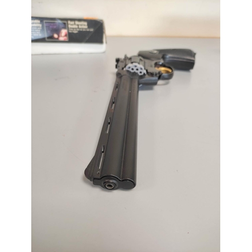 450 - Daisy Powerline 44 .171 calibre Co2 pellet revolver in case, No 069500969 and another by Crossman Ai... 