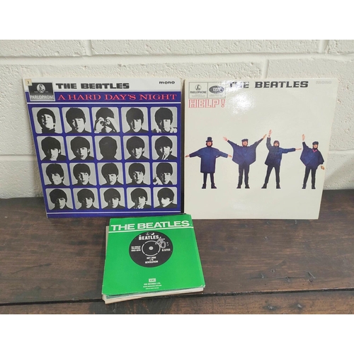 555 - Collection of Beatles records and singles to include Help! on mono matrix XEX549-2, XEX550-2, A Hard... 