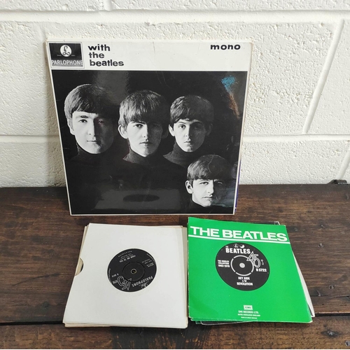 555 - Collection of Beatles records and singles to include Help! on mono matrix XEX549-2, XEX550-2, A Hard... 