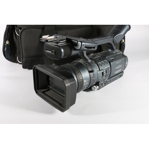 271 - Sony HDR-FX1E HDV Handycam digital HD video camera recorder with fixed Carl Zeiss Vari-Sonnar lens.