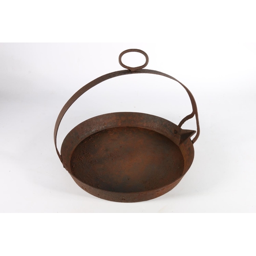 286 - Large 13 inch diameter Gypsy Travellers cast iron spouted skillet pan, 33cm diameter.