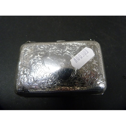 204 - Silver purse with chain attachment, 65.7g.