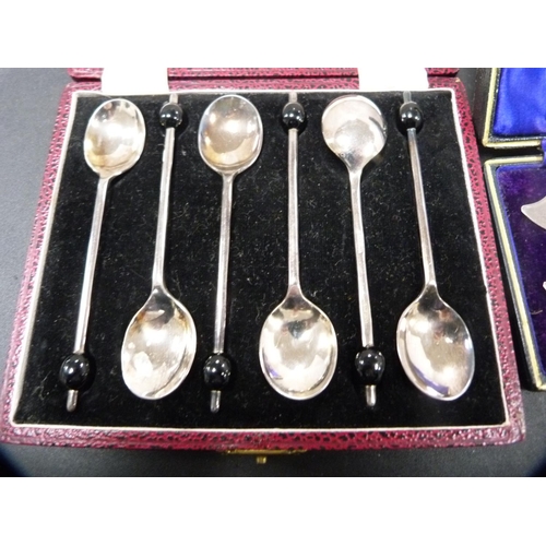 210 - Set of six EP coffee spoons with bean terminals and a pair of EP and mother of pearl butter knives, ... 