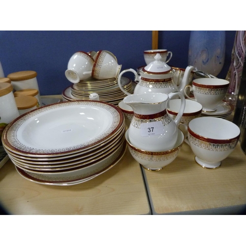 37 - Quantity of Royal Grafton 'Majestic' pattern table and dinnerwares.