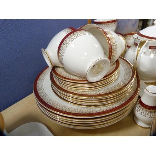 37 - Quantity of Royal Grafton 'Majestic' pattern table and dinnerwares.