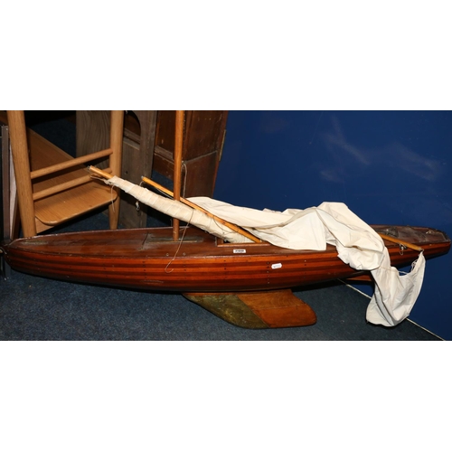 200 - Large wood built model pond yacht, 126cm long.