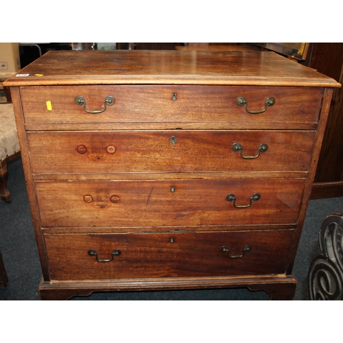 636A - Georgian mahogany four graduated drawer chest, on bracket supports, 87cm wide.