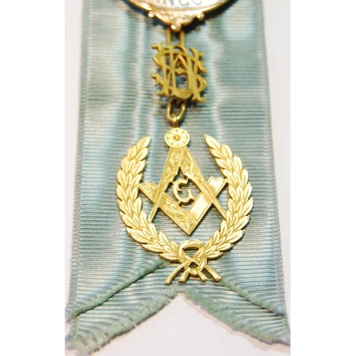 45 - 9ct gold Masonic jewel, 'Redcliffe No. 564', 1930, 28g gross.