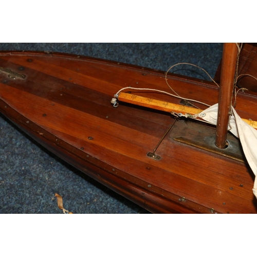 200 - Large wood built model pond yacht, 126cm long.