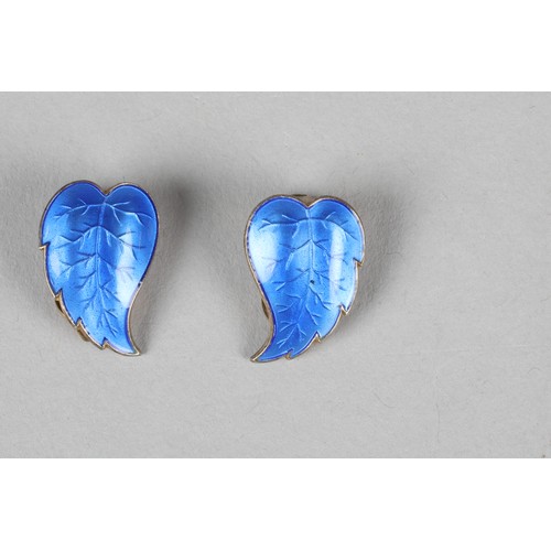 87 - Norwegian silver and sky blue enamel bar brooch in the form of two fronds with leaf earrings, plus, ... 