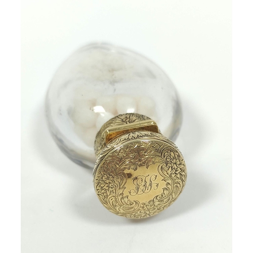 12 - Mid 19th century plain glass smelling salts bottle with engraved and initialled gold sprung cap, 9.5... 