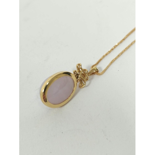 151 - Jadeite pendant with oval pale lilac cabochon, in gold '750. 