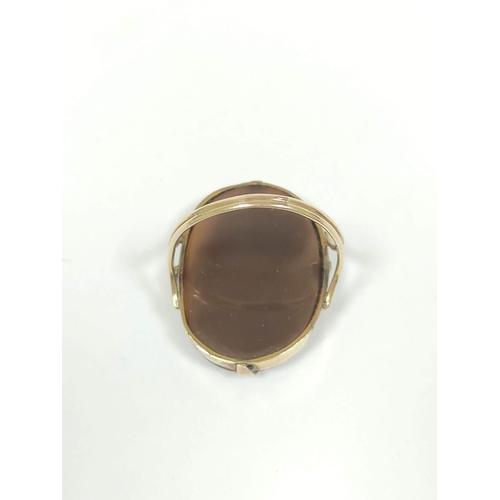 64 - Sardonyx cameo ring with oval portrait of an emperor, beaded with laurel wreath, approx. 33mm x 23mm... 