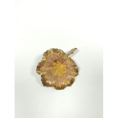 91 - Victorian coloured gold brooch modelled as an Autumn leaf in various tints, probably 15ct, 10.6g, or... 