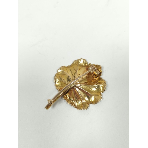 91 - Victorian coloured gold brooch modelled as an Autumn leaf in various tints, probably 15ct, 10.6g, or... 