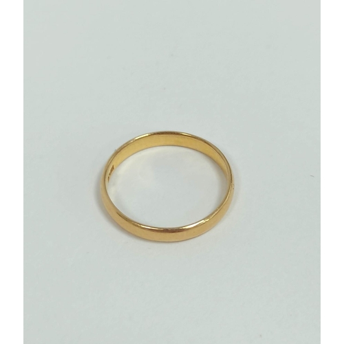 121 - 22ct gold band ring, size 'P½', 3g.