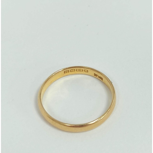 121 - 22ct gold band ring, size 'P½', 3g.