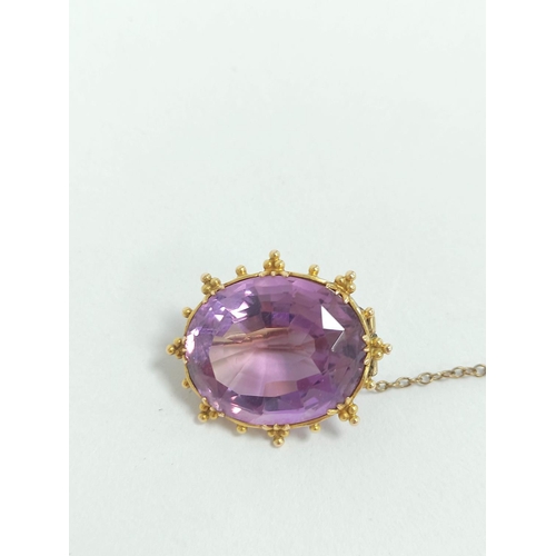 126 - Victorian amethyst oval brooch in gold, probably 15ct. 