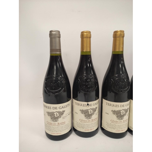 207 - Twelve bottles of French wine to include five bottles of Terres de Galets Côtes Du Rhône 2006, 2007,... 