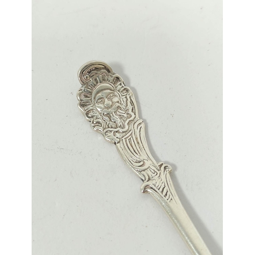 164 - Unusual set of six silver tea spoons, of good gauge, with scroll heels and scroll and grotesque mask... 