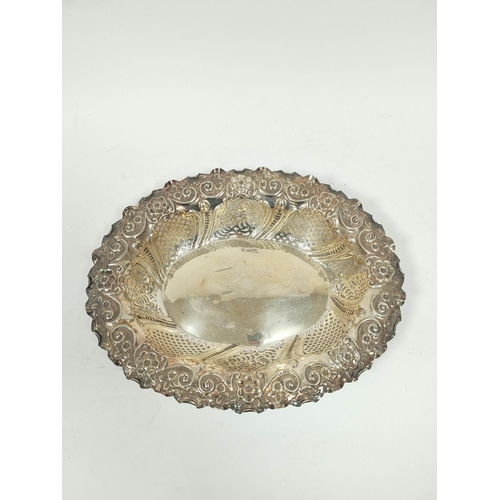 171 - Silver oval fruit basket pierced and embossed, Sheffield 1900, 30cm, 376g / 12oz.