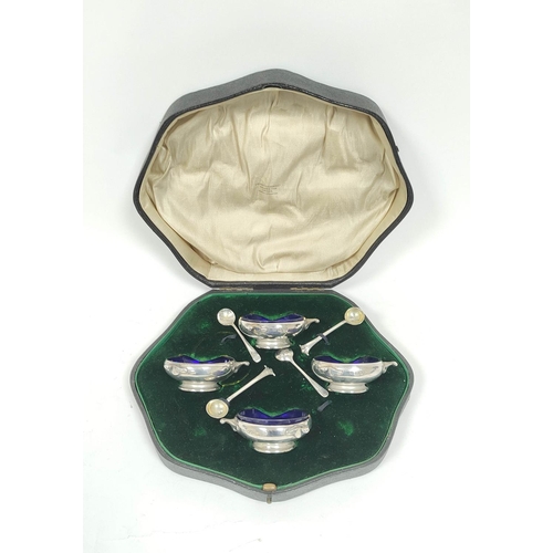 173 - Set of three silver circular salts with triple grips, by Charles Edwards 1906, 160g / 5½oz approx., ... 