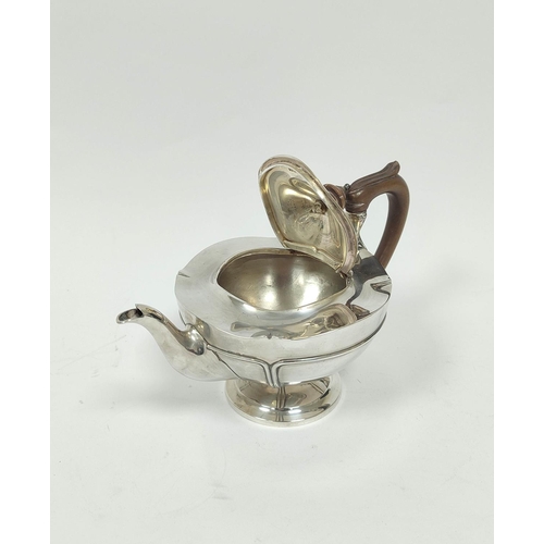 176 - Silver tea pot, hemispherical with waved edges, by Reids, Newcastle (London) 1910, 580g / 17oz.