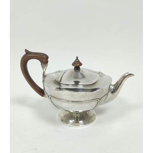 176 - Silver tea pot, hemispherical with waved edges, by Reids, Newcastle (London) 1910, 580g / 17oz.