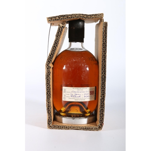 178 - GLENROTHES 1989 10 year old single malt Scotch whisky, distilled 8/10/89, bottled 26/2/00, 43% abv. ... 