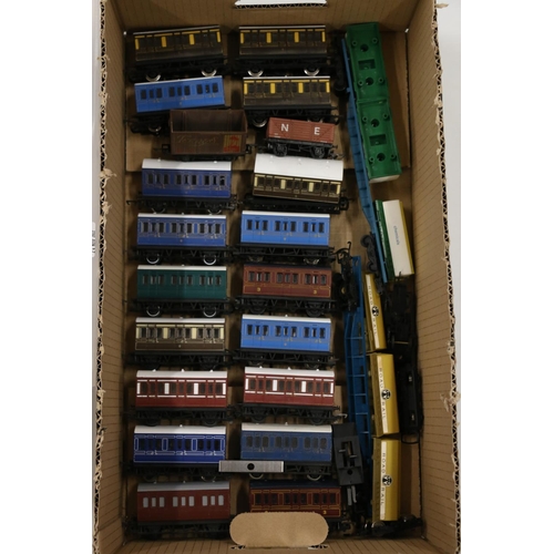 32 - Hornby OO gauge model railways passenger coaches to include Intercity, etc., Royal Mail parcel coach... 