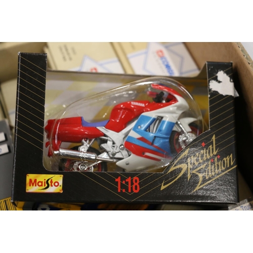 86 - Over 100 model vehicles to include Corgi Public Transport and Commercial vehicles, Maisto, Cameo, Su... 