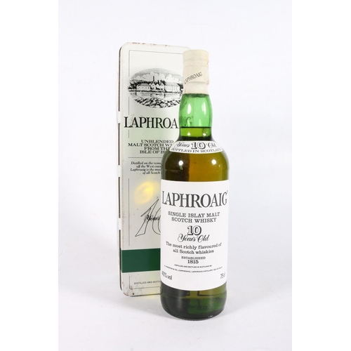 139 - LAPHRAOIG 10 year old Islay unblended malt Scotch whisky, old style pre Royal Warrant label, 75cl 40... 
