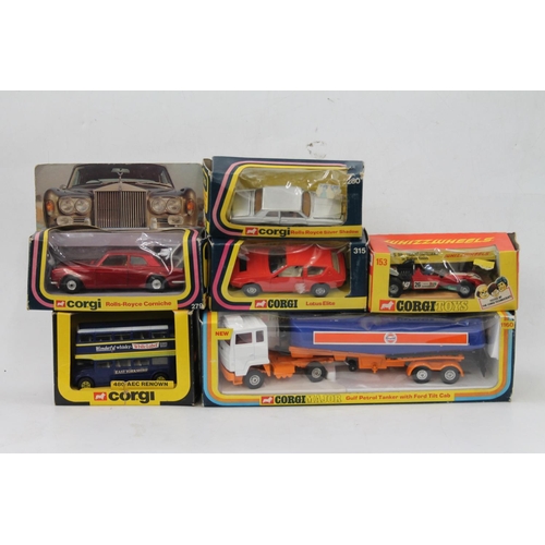 100 - Corgi Toys diecast model vehicles including 153 Whizzwheels TS9B Team Surtees Italian Finish, 279 Ro... 