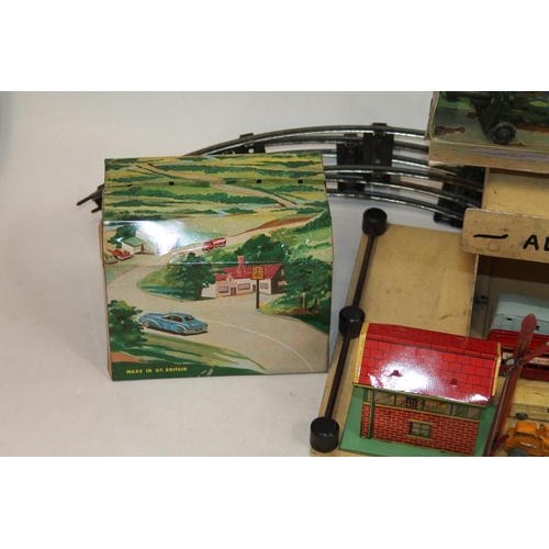 101 - Vintage diecast Mobile Artillery Unit boxed, a English made Brimtoy?  0-4-0 clockwork tinplate ... 